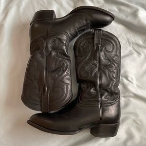 Men’s Tony Lama black leather boots. Used. Size 10